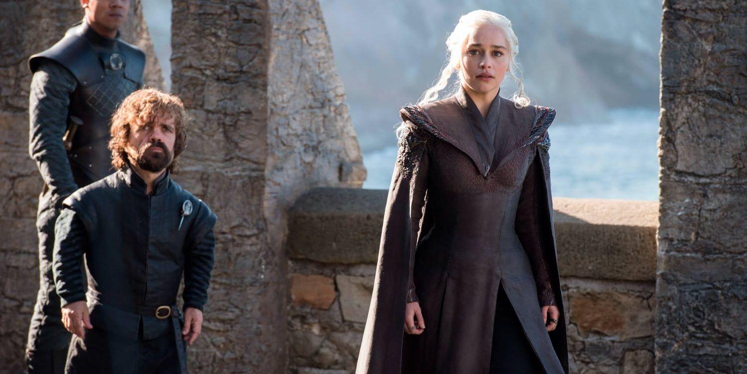 Daenerys Targaryen (Emilia Clarke) närmar sig Järntronen i den sjunde säsongen av "Game of thrones". Pressbild.