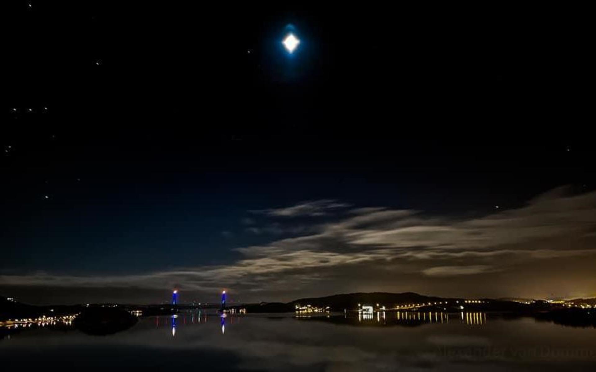 Nattlig vy över Uddevallabron