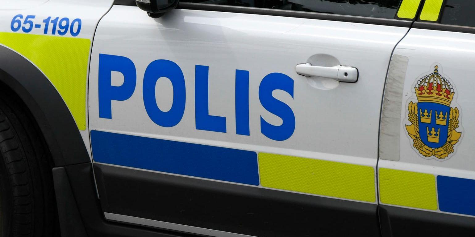 Flera polispatruller skickades till en skola i Solna efter larm om en obehörig person. Arkivbild.