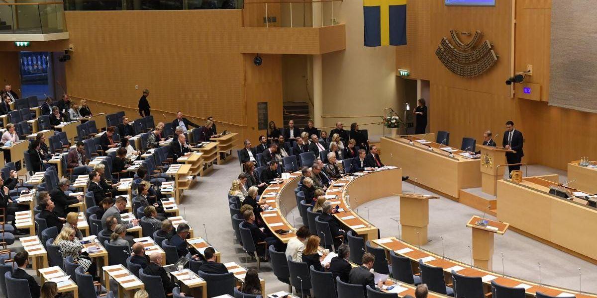 Riksdagsmakten. S, V, MP och SD ville inte göra det lättare för en minoritetsregering att få igenom statsbudgeten.