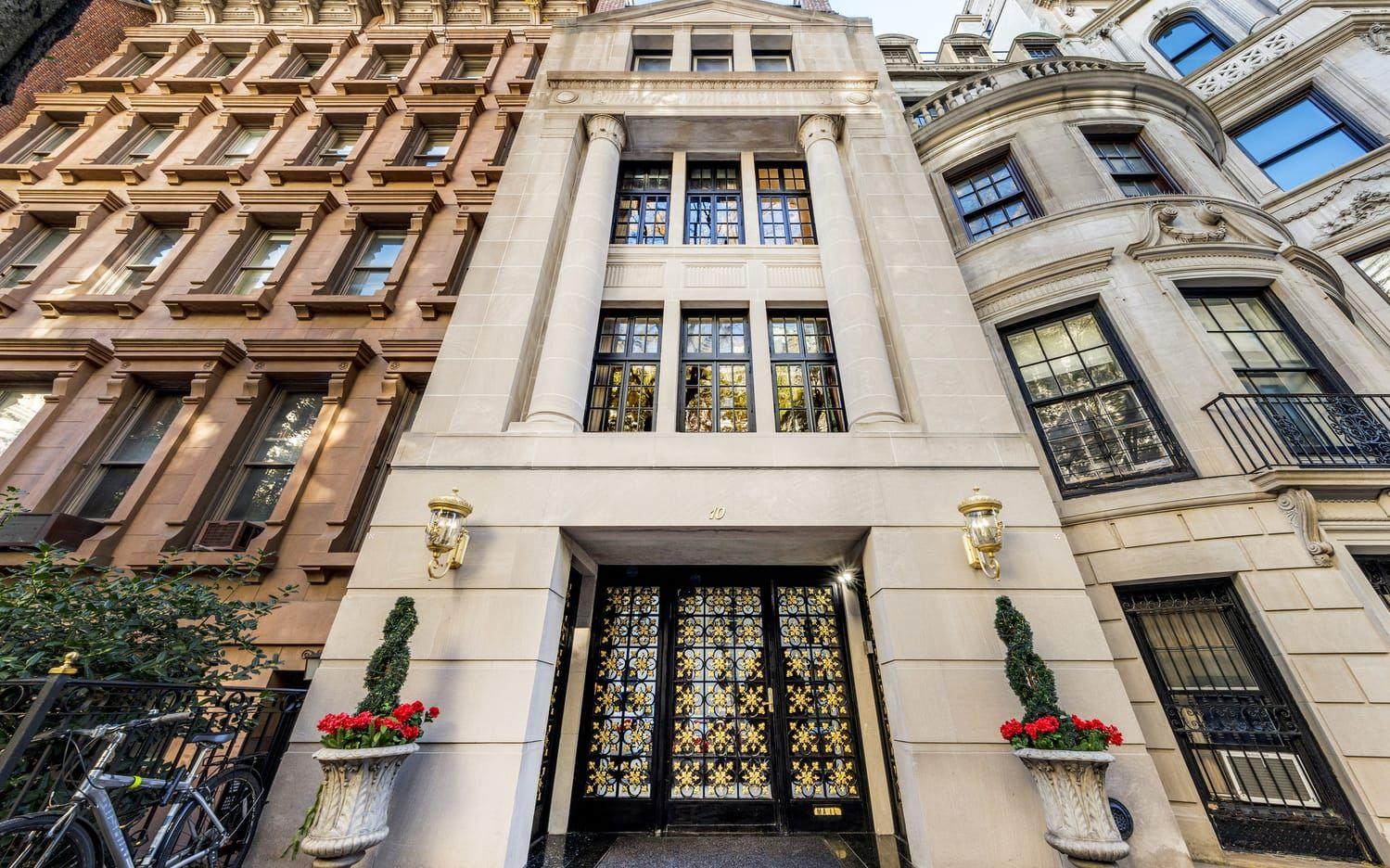 1992 köpte Ivana Trump detta townhouse som ligger bara några steg från de lyxiga gatorna Madison Avenue, Park Avenue och Central Park.