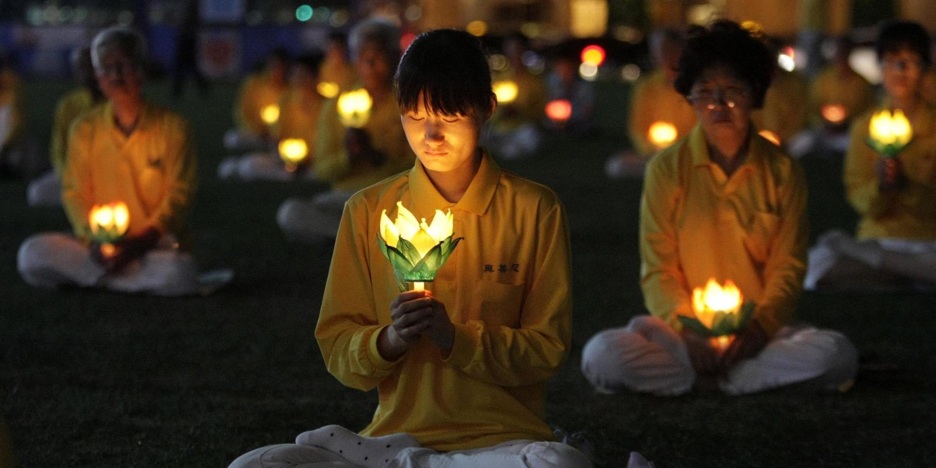 Falun Gong-utövare i en protest mot den kinesiska regimen.