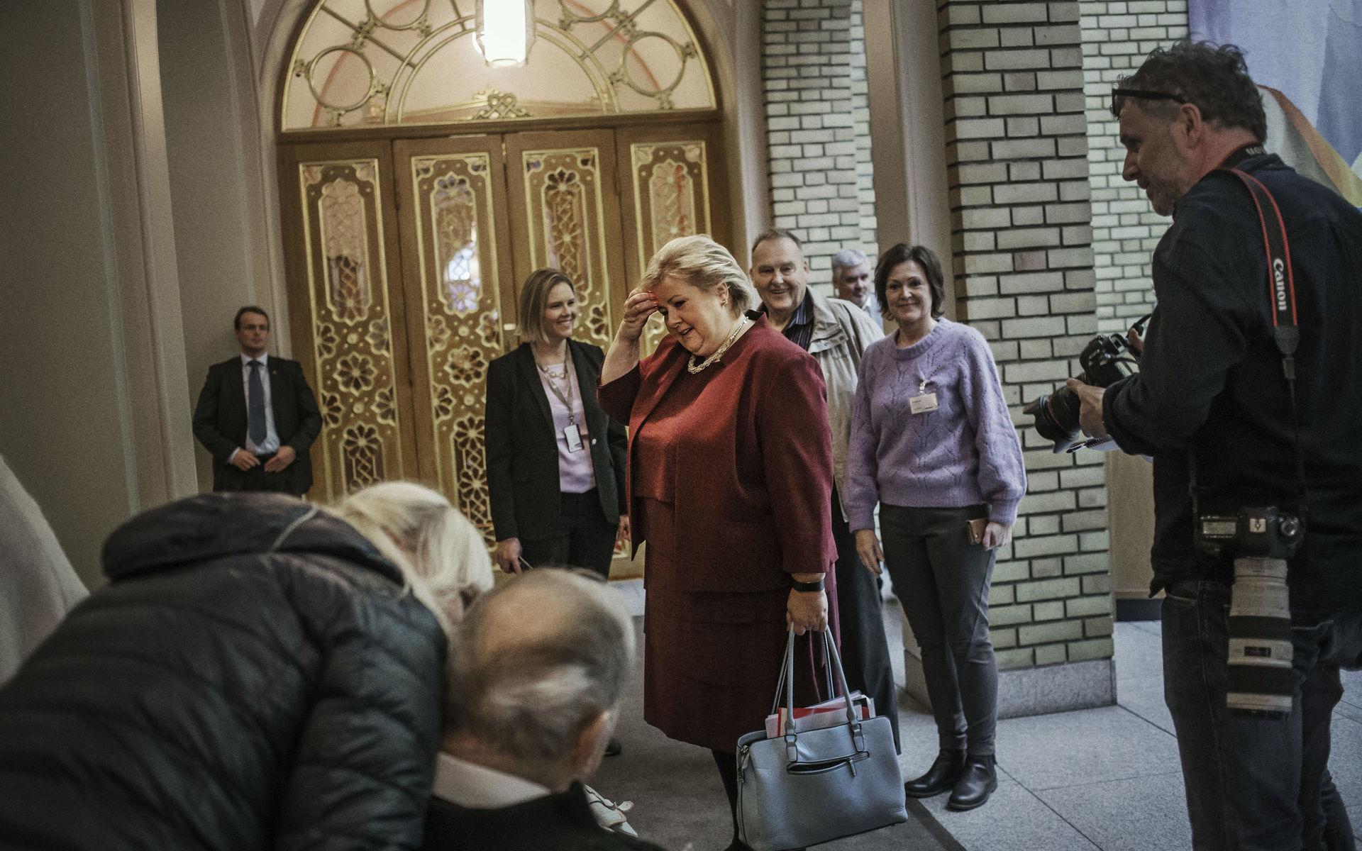 Norges statsminister Erna Solberg möter pressen i Stortinget i Oslo.
