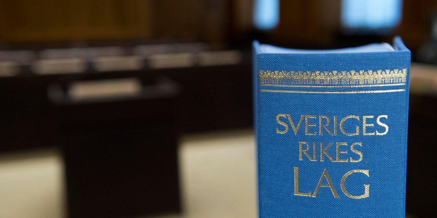 Fem års fängelse blir straffet för en man i 30-årsåldern, som åtalats efter ett stort vapenfynd i Jönköpingstrakten i fjol. Arkivbild.