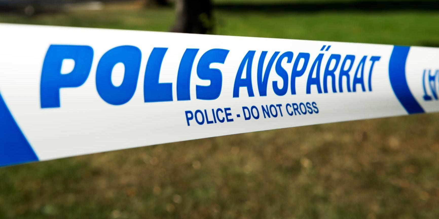 En äldre man rånades och blev nerslagen igår kväll i centrala Uddevalla.