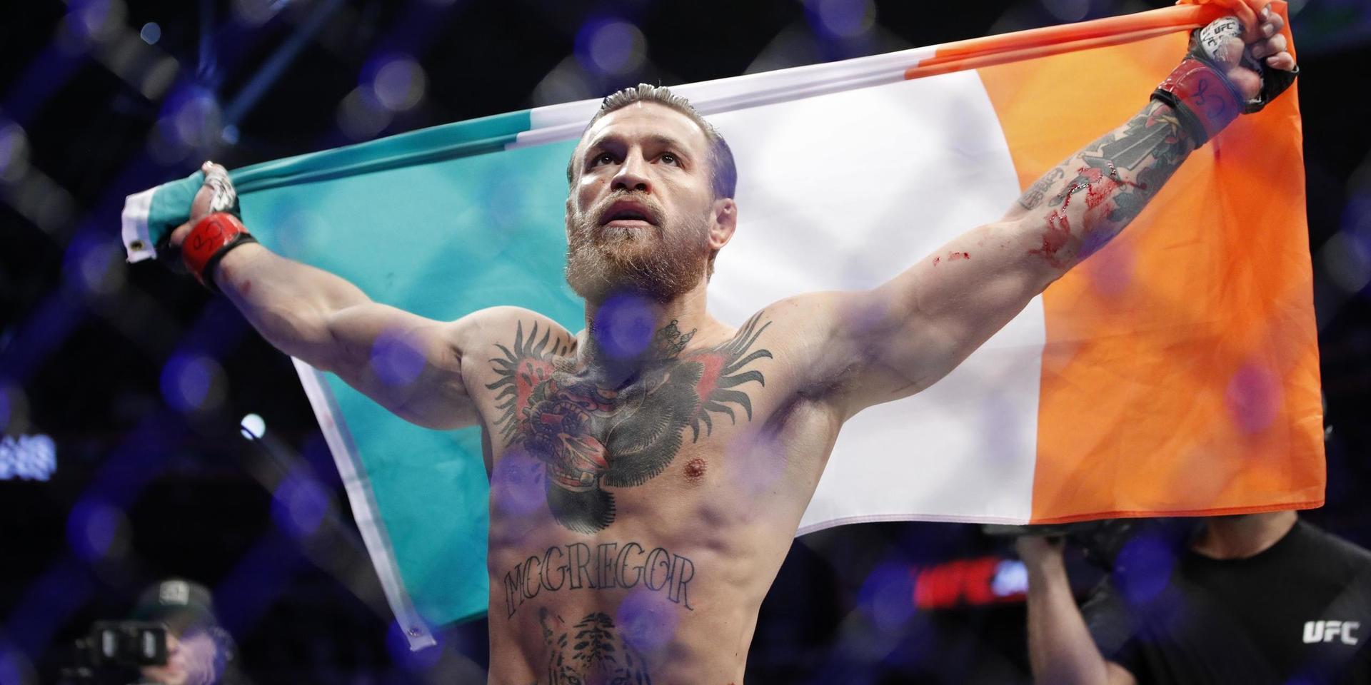 MMA-stjärnan Conor McGregor firar segern över Donald 'Cowboy' Cerrone i weltervikt på UFC-galan i Las Vegas den 18 januari 2020.