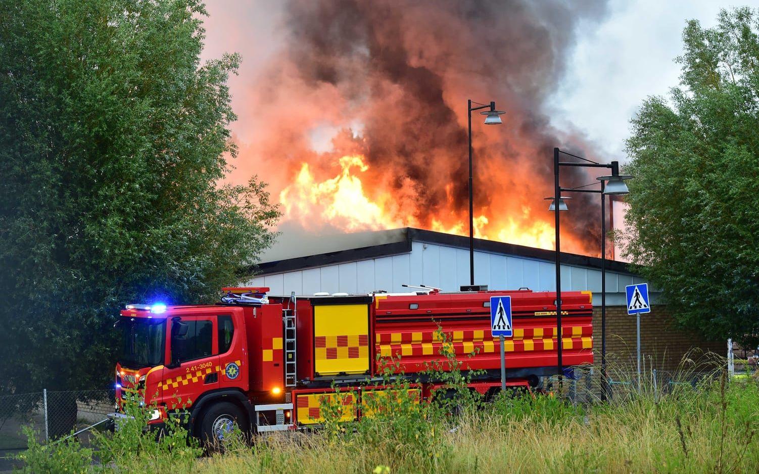 Skolbyggnaden brann ner den 7 juli i fjol. Arkivbild.