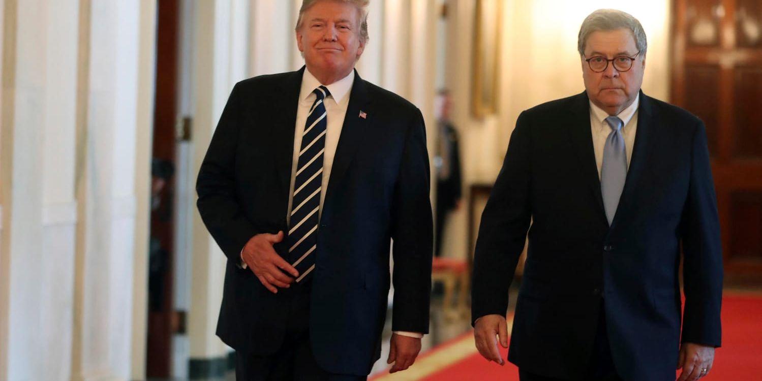 USA:s president Donald Trump och justitieminister William Barr i Vita huset.