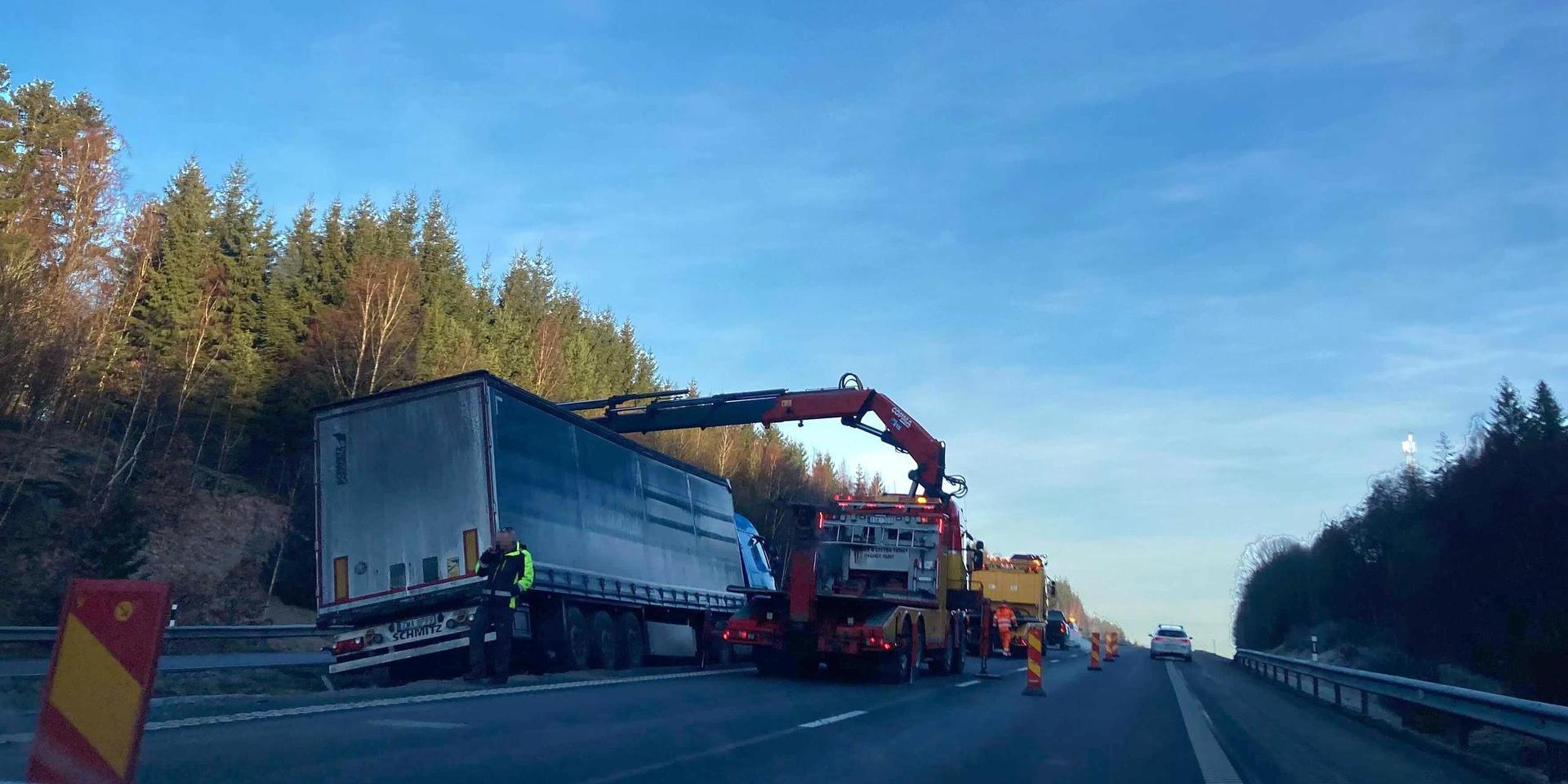 En trafikolycka på E6 mellan Ljungskile och Stenungsund orsakade trafikstörningar under tisdagsmorgonen.