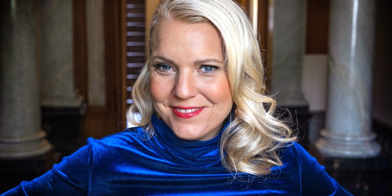 Carina Bergfeldt återvänder till USA i SVT-serien 'Drömlandet'. Med sig på resan har hon Tareq Taylor.