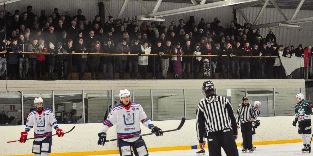 Med många derbyn kommer kanske publiken till hockeyhallarna i Bohuslän när seriespelet startar i veckan.