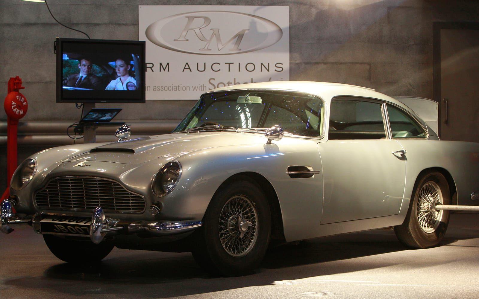 Den klassiska Bondbilen från Goldfinger Foto: TT