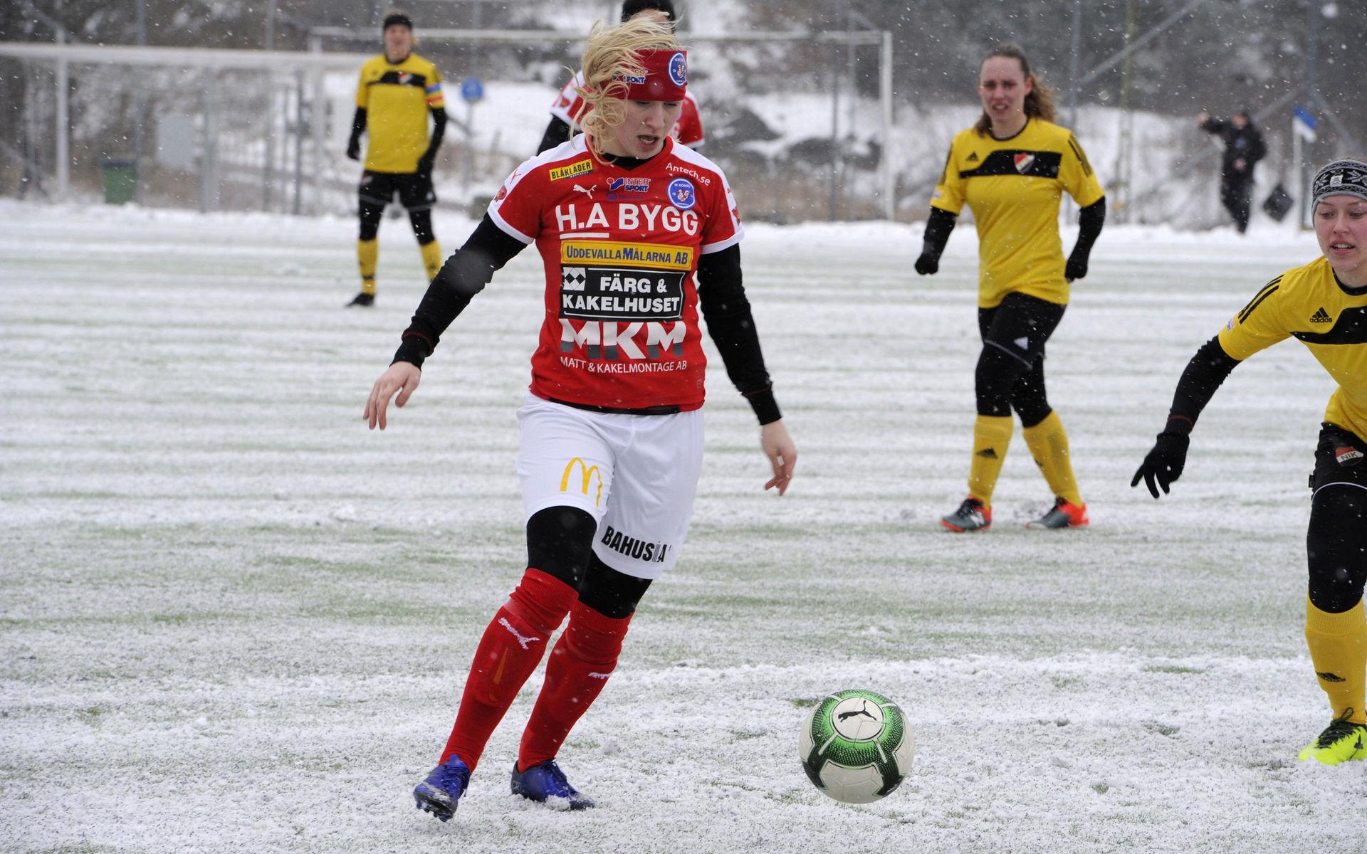 Rössös Linnea Gustafsson i snömatchen mot Nittorp i mars.