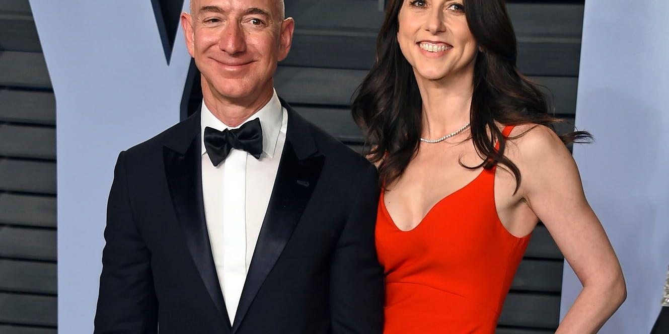 Jeff Bezos och MacKenzie Bezos skiljer sig efter att ha varit gifta i 25 år. Arkivbild.