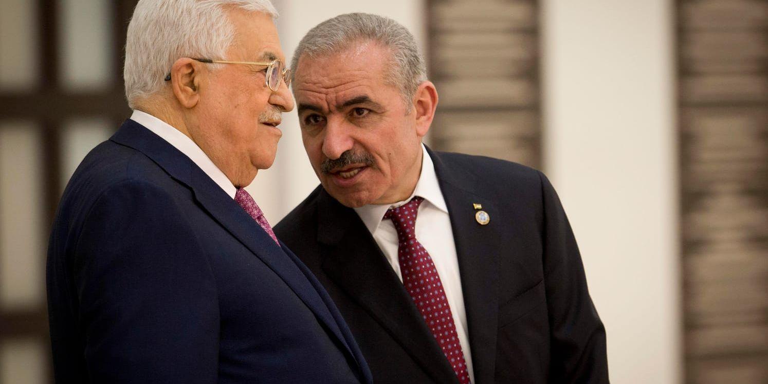 Den palestinske presidenten Mahmud Abbas och den nye premiärministern Mohammad Ishtayeh.