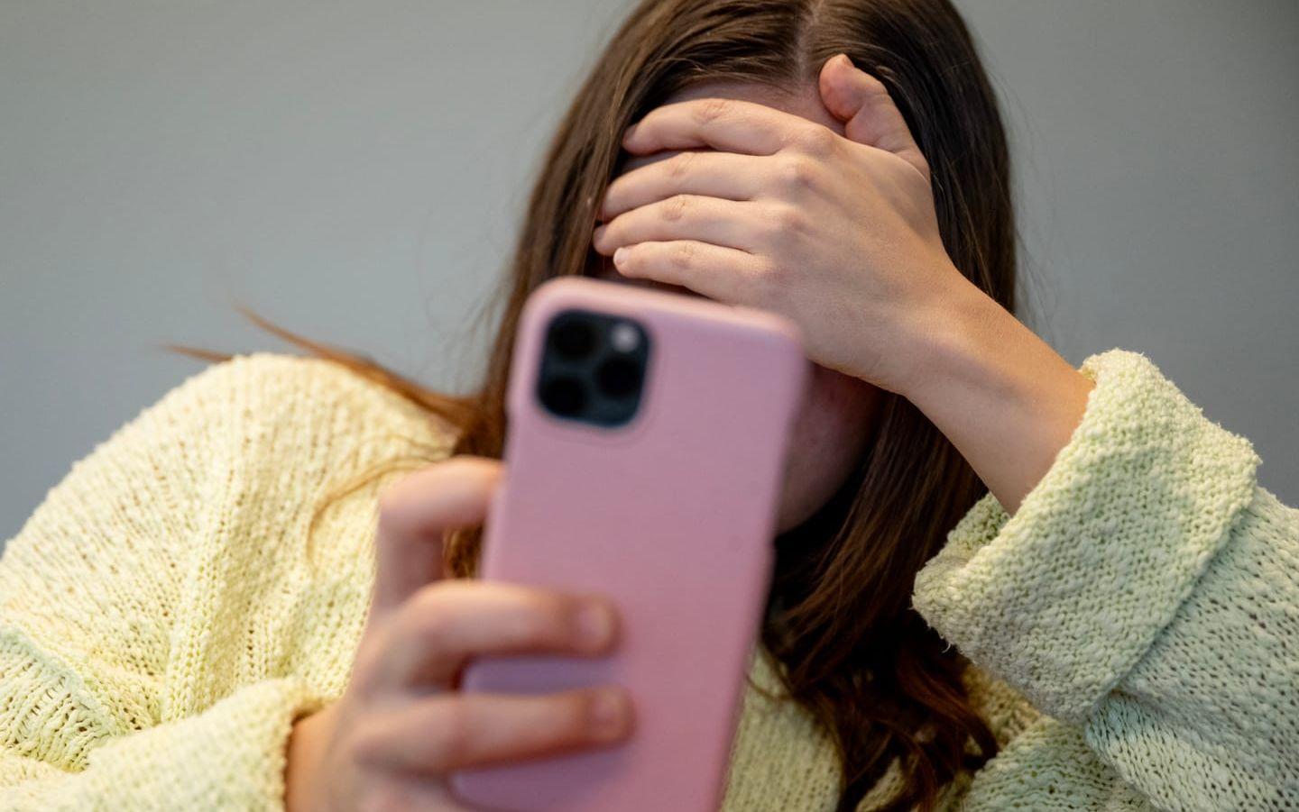 Tonen på nätet formar samhället vi lever i. Vill vi ha en framtid tillsammans måste vi börja behandla varandra som människor igen, tycker insändarskribenten.