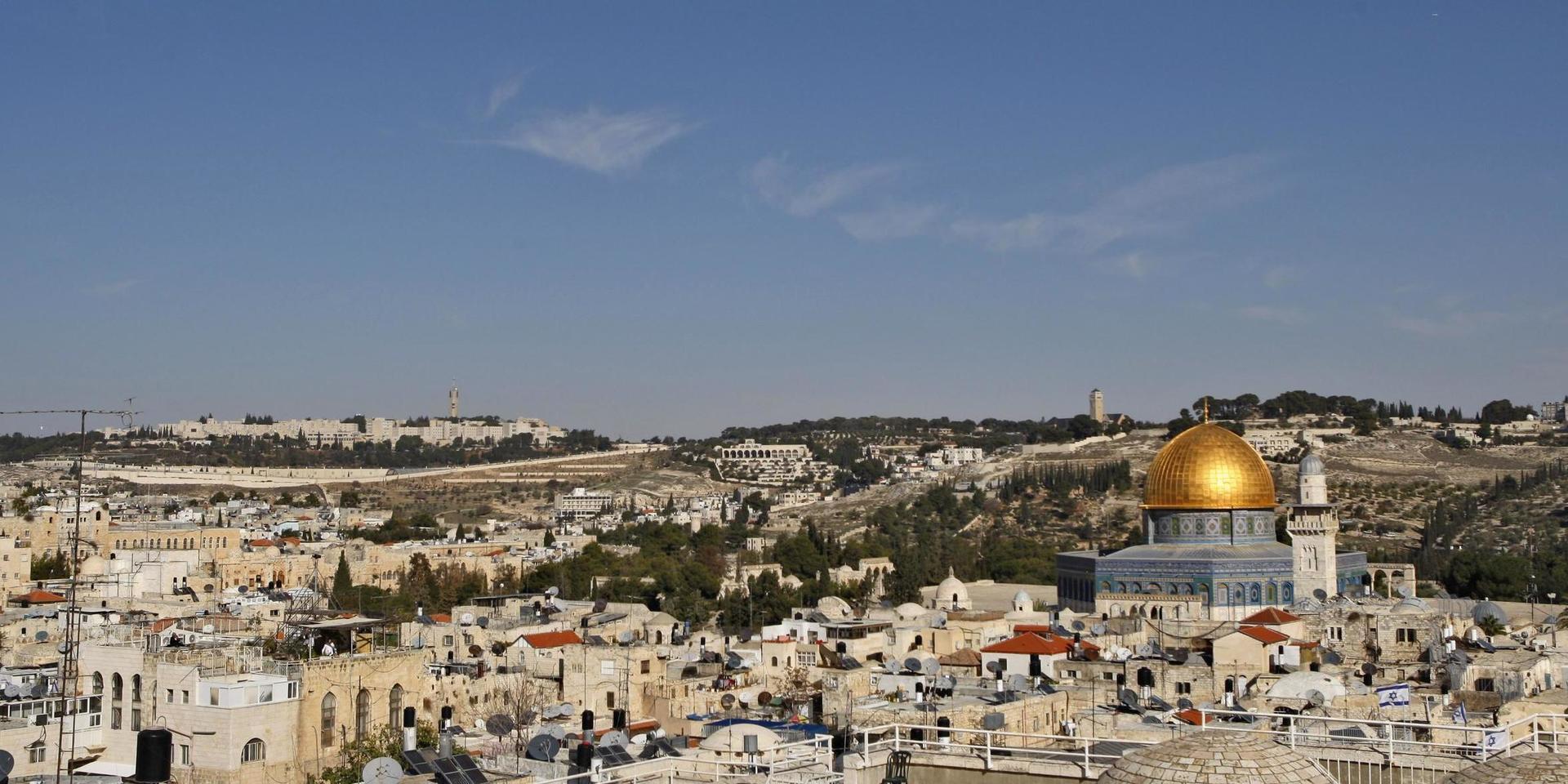 A view of Jerusalem's Old City with the Dome of the Rock Mosque, Tuesday, Dec. 1, 2009. Israel issued a stern warning to the EU on Tuesday over a purported plan to recognize east Jerusalem as the Palestinian capital, saying the proposal would damage Europe's credibility as a Mideast mediator. (AP Photo/Dan Balilty)