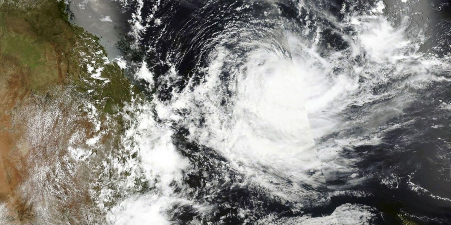 Extremvädret fortsätter – men nu av ett annat slag. Satellitbild över ovädret Uesi, som öser regn och vind mot Australiens östkust denna vecka.