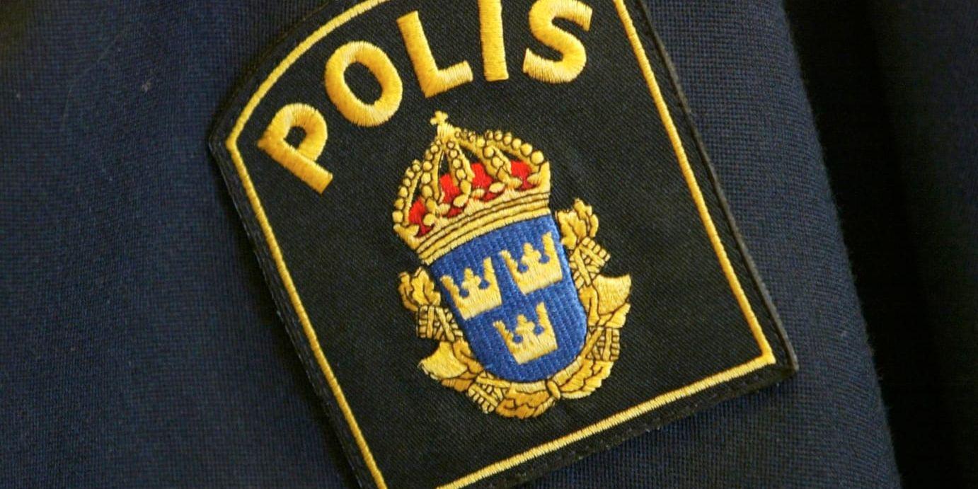 En polis som i höstas glömde sitt tjänstevapen på en toalett i polishuset i Jönköping får nu en varning av personalansvarsnämnden. Arkivbild.