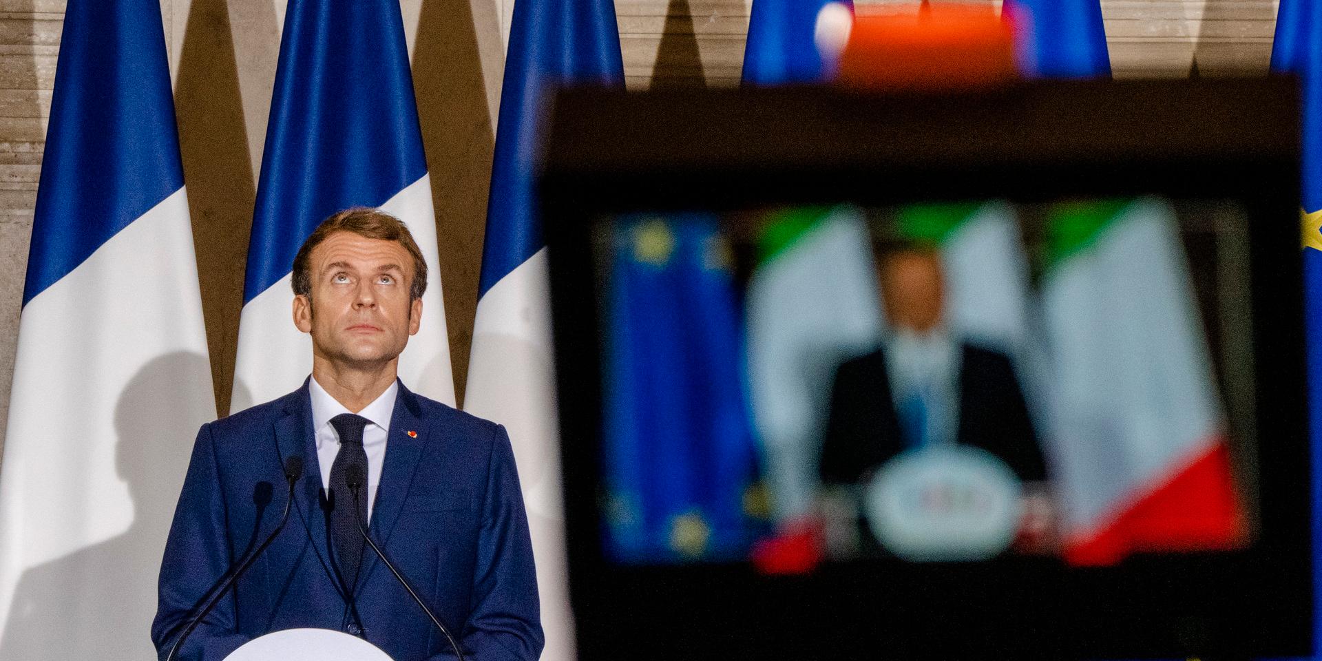 Frankrikes president Emmanuel Macron kommenterade bråket under en presskonferens.