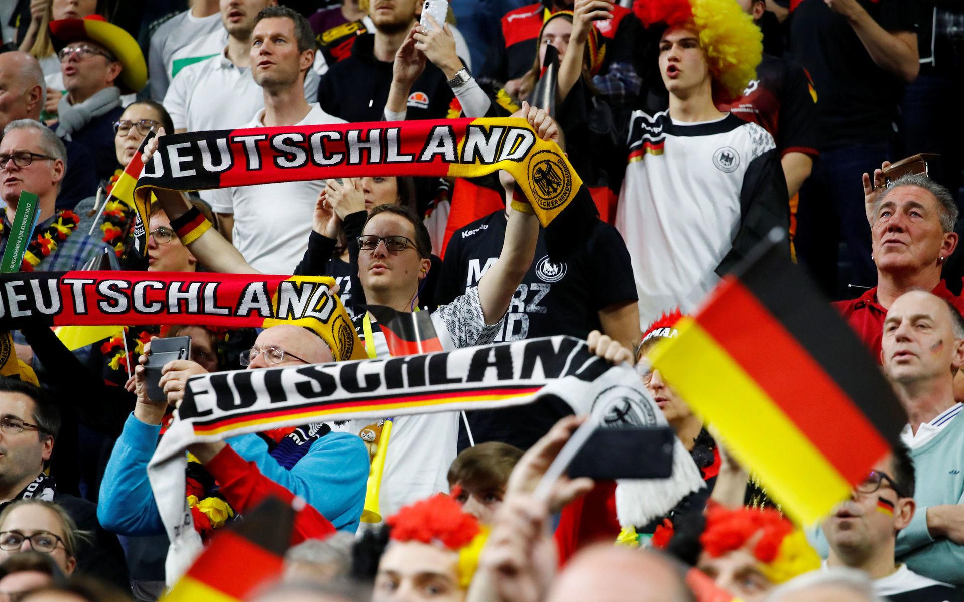 Det blir fullsatt i Lanxess arena när Tyskland möter Spanien i mellanrundans sista match.