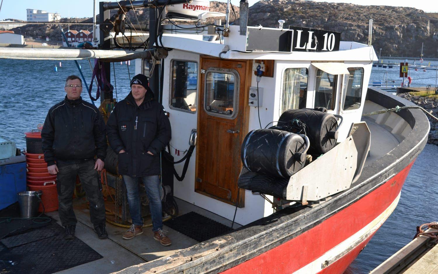 Efter 33 år på havet som yrkesfiskare, tänkte Patrik och Rikard Berndtzen trappa ner. Då gjorde myndigheterna om reglerna. Det kan sluta illa för fiskarbröderna. Foto: Ulf Blomgren