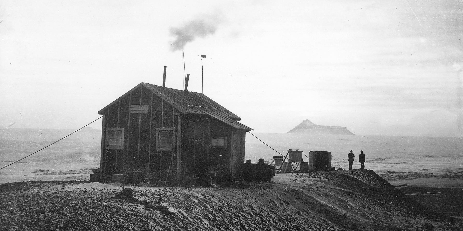 Otto Nordenskjöld och sex andra män bodde två år i huset på Snow Hill i Antarktis. Nu hotas det av sättningar. Arkivbild.