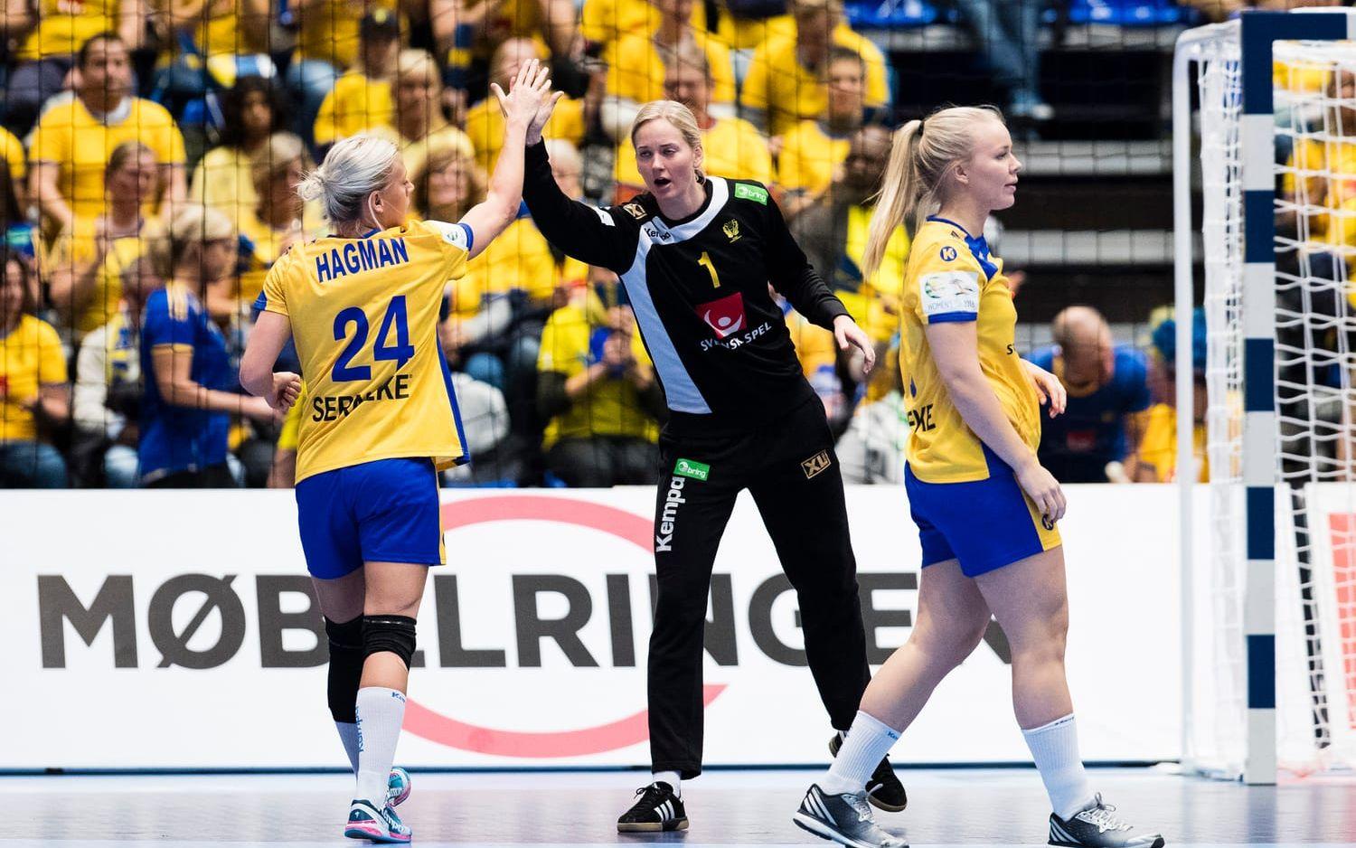 Johanna Bundsen storspelade i mål i den andra halvleken när Sverige vann