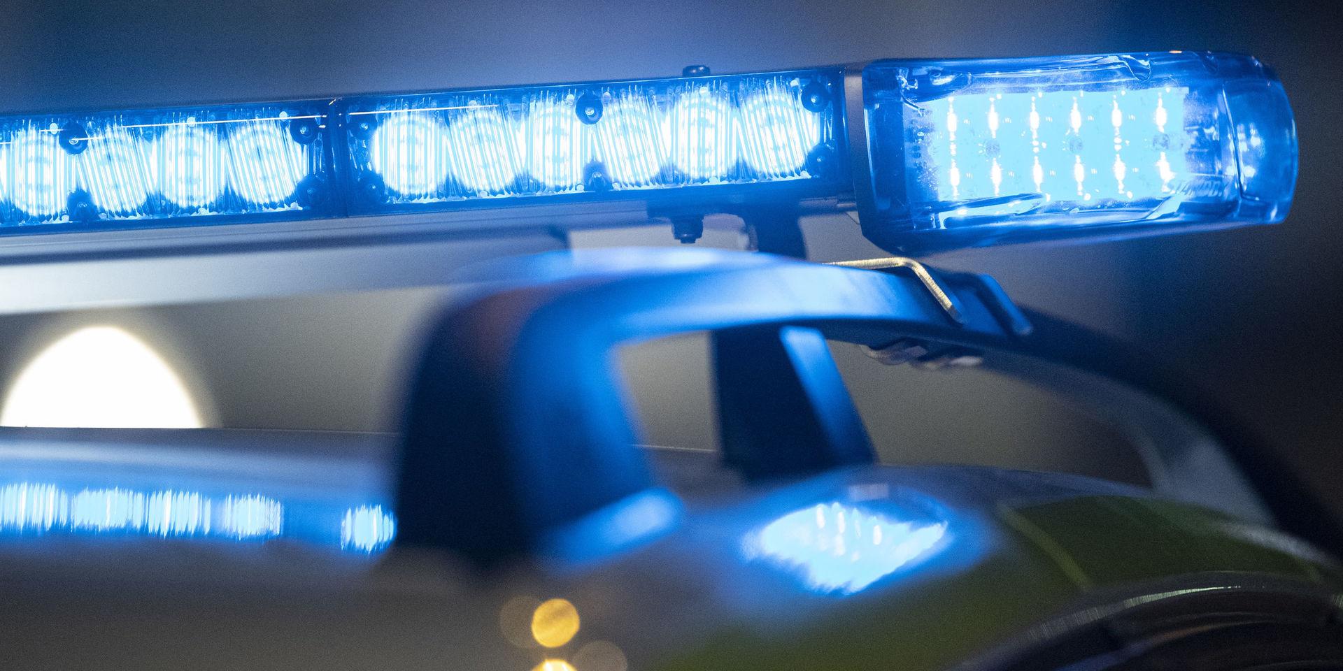En man i 25-årsåldern attackerades av flera personer på Hisingen i Göteborg. Mannen har förts till sjukhus med knivskador i bålen. Arkivbild.