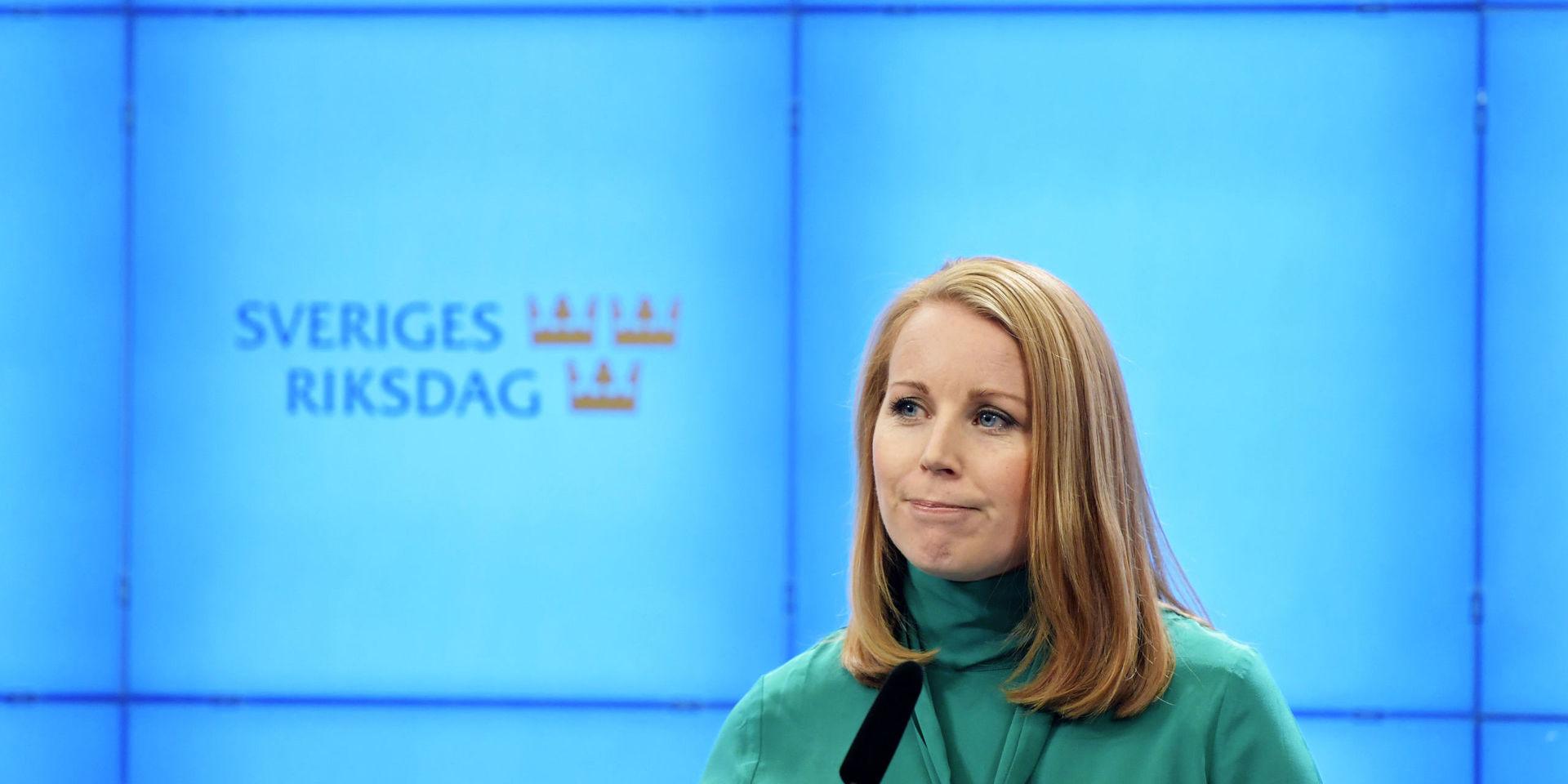 STOCKHOLM 20181122
Centerpartiets partiledare Annie Lööf (C) håller en pressträff efter att hon haft ett möte med riksdagens talman för att rapportera om sitt sonderingsuppdrag.
Foto: Jessica Gow / TT kod 10070