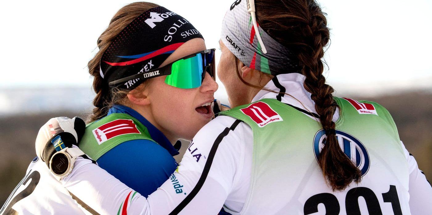 Ebba Andersson, till vänster, och Charlotte Kalla stod över Tour de Ski för att träna inför VM. I Falun på lördag är landslagsåkarna tillbaka i tävlingsspåren. Arkivbild.
