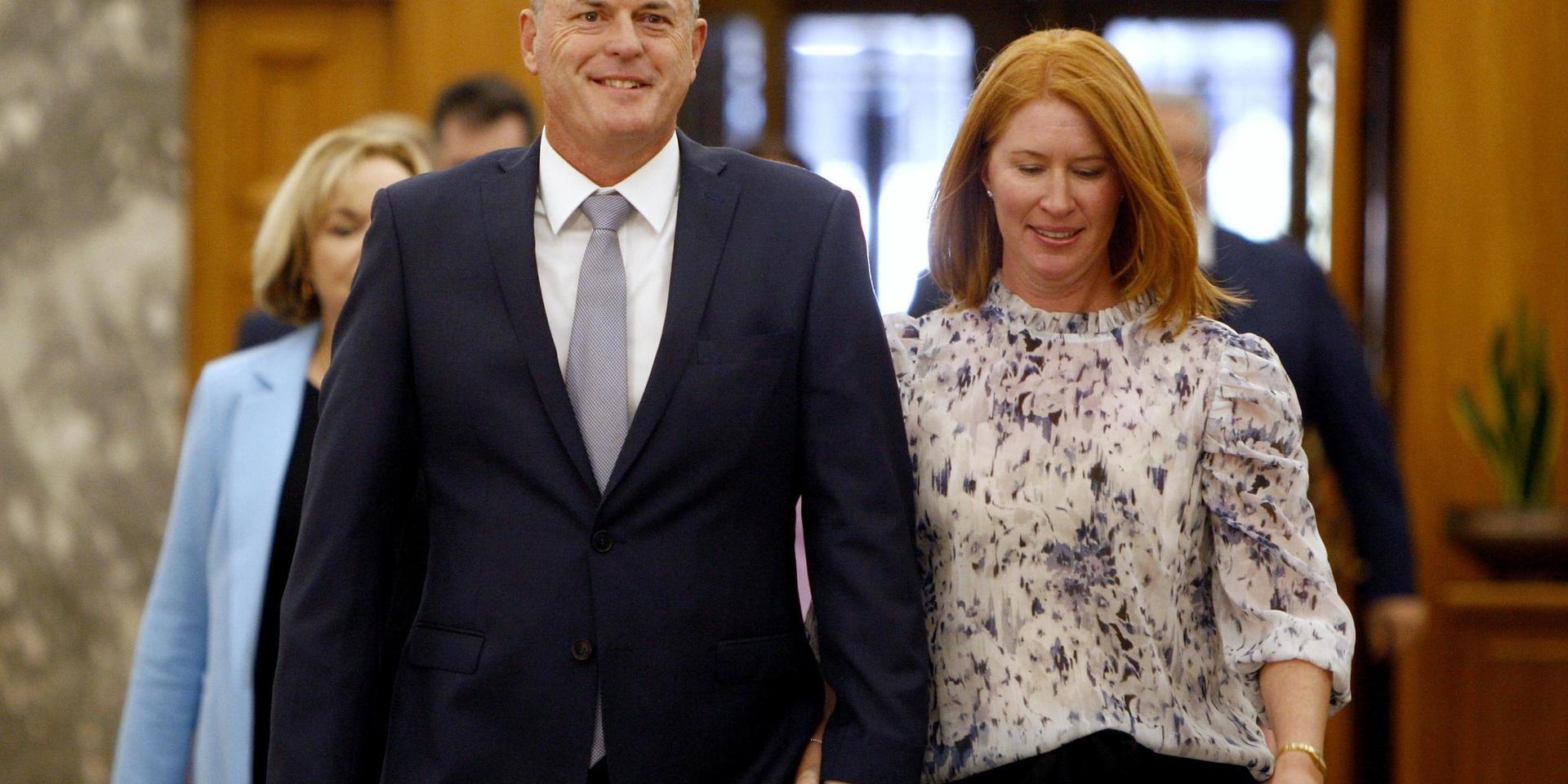 Todd Muller, här bredvid sin fru Michelle Muller, hoppar av posten som oppositionsledare i Nya Zeeland. Arkivbild. 