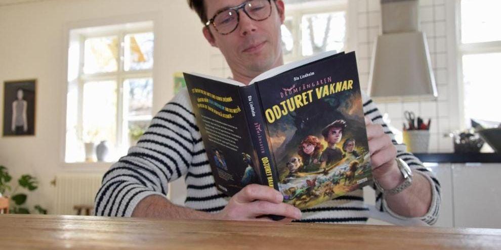 Författardebut. Ola Lindholm, bosatt på Skaftö, har skrivit barn och ungdomsboken "Odjuret vaknar" som handlar om monster och fantasidjur.