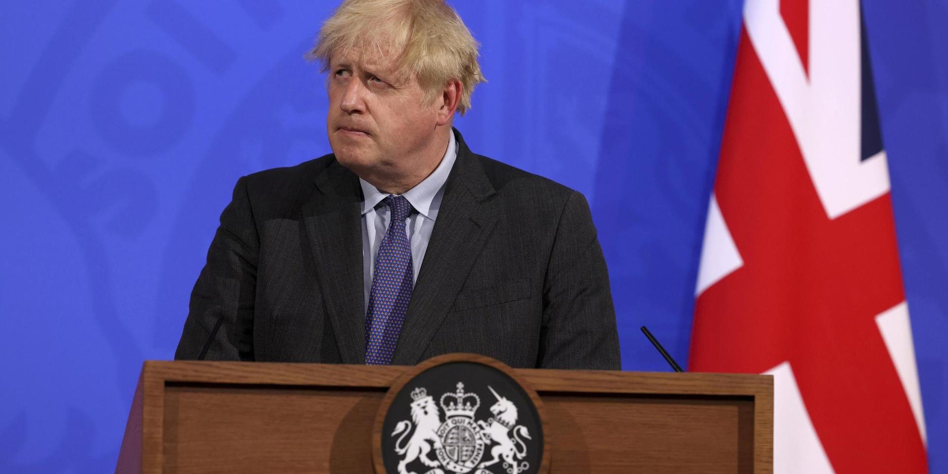 Storbritanniens premiärminister Boris Johnson gav under måndagen beskedet att landet kommer skjuta på återöppnandet.