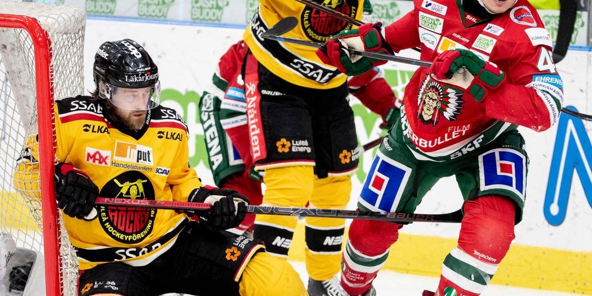 Luleå har kommit på efterkälken i semifinalserien mot Frölunda. Här har Daniel Sondell hamnat på egen målbur, medan Rhett Rakhshani i Frölunda är på väg vidare – mot SM-final?