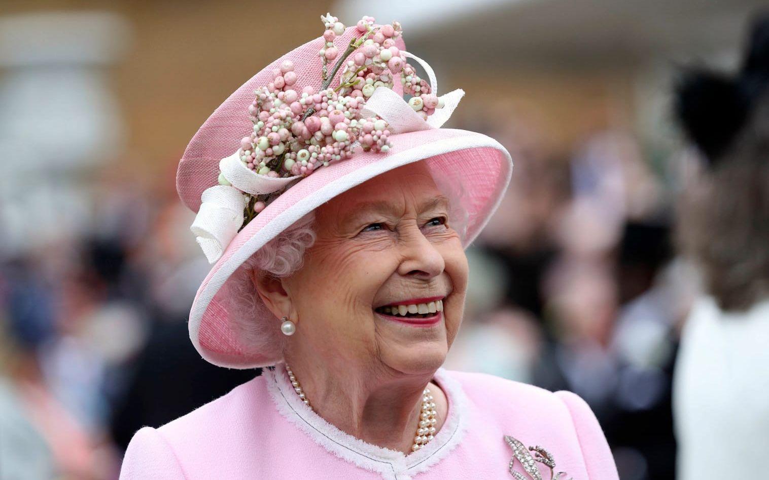 Drottning Elizabeth anländer till en kunglig trädgårdsfest på Buckingham Palace 29 maj 2019.