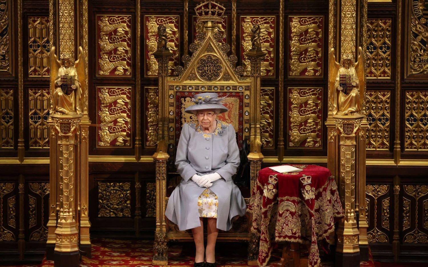 Drottningen talar i det brittiska överhuset i maj 2021. Samma år meddelade hovet att drottningen inte skulle delta i öppnandet av parlamentet av hälsoskäl.