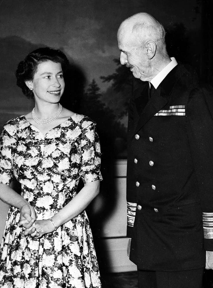 1955 vad den brittiska drottningen på statsbesök i Norge. Här tillsammans med kung Haakon.