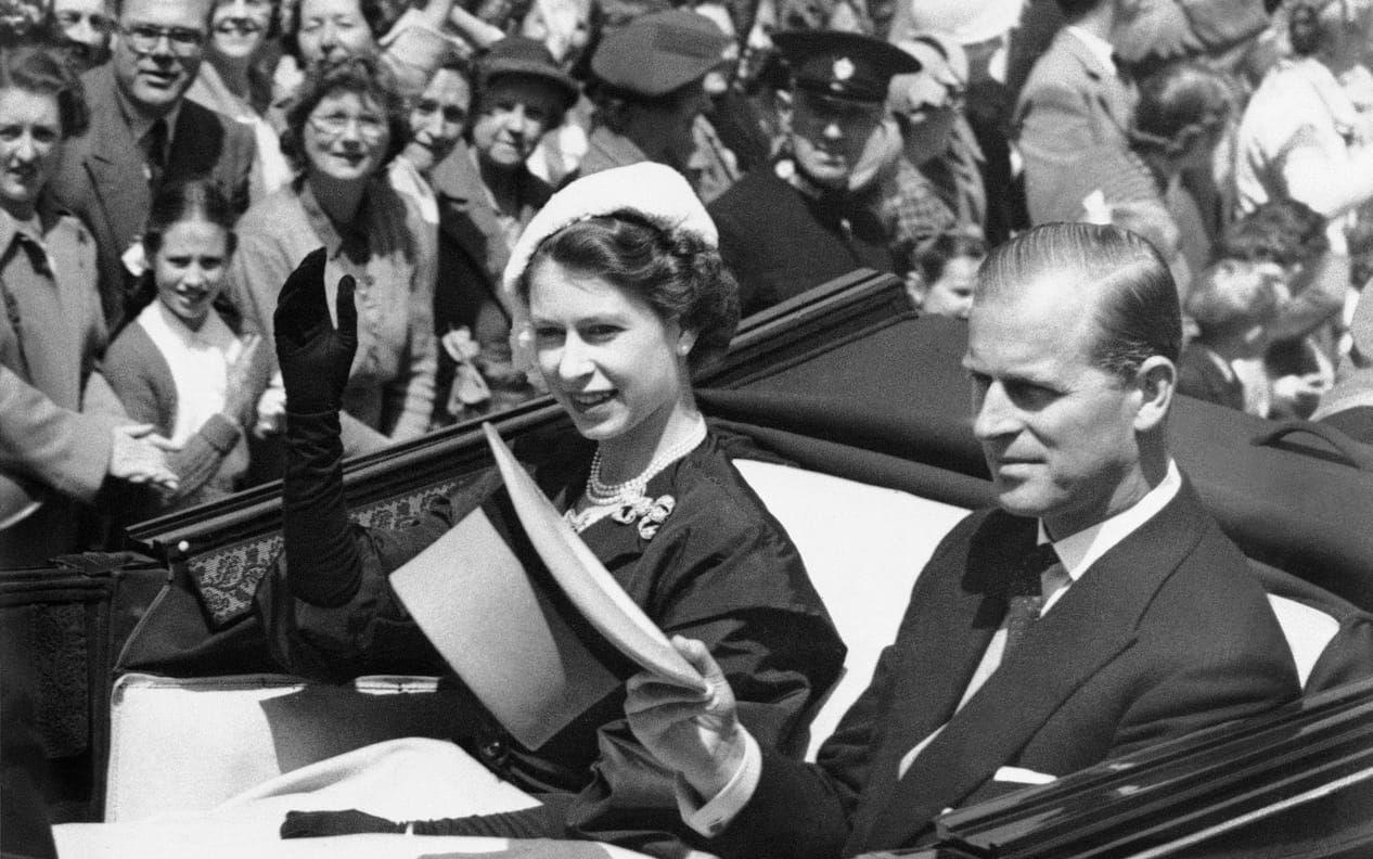 Drottning Elizabeth och prins Philip efter hästkapplöpningarna vid Ascot i juni 1952.