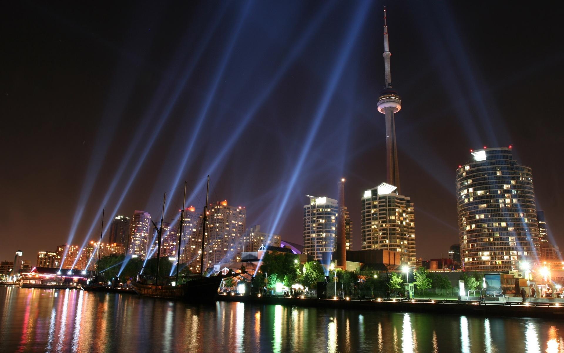 På åttondeplats återfinns Kanada och Australien som får 184 poäng enligt Henley Passport Index. Bilden visar Toronto som är Kanadas största stad.
