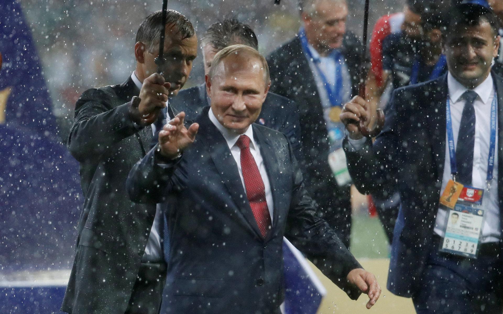 Dessutom visar en ny dokumentär på nya kopplingar mellan Roman Abramovitj och Rysslands president Vladimir Putin.
