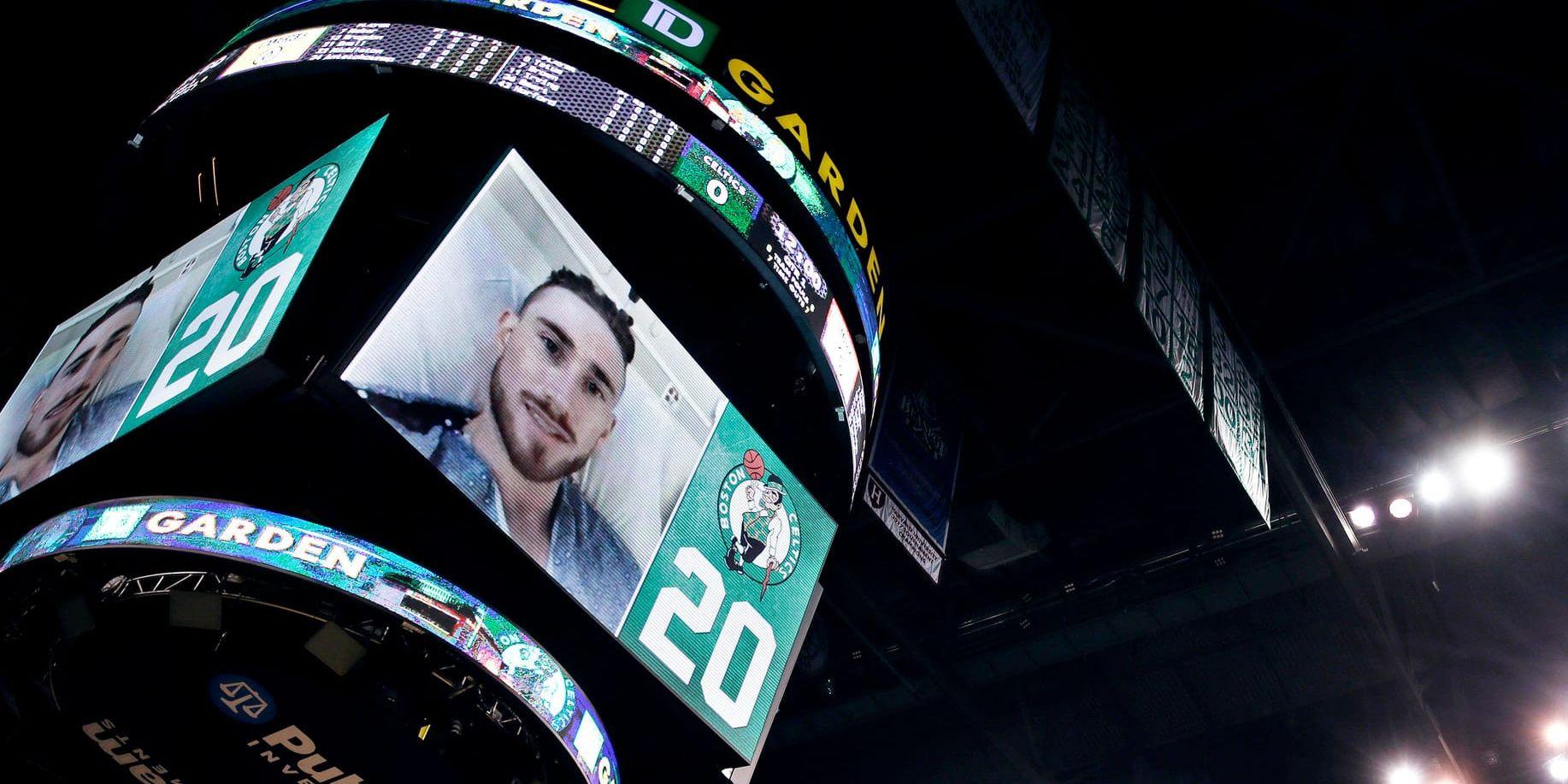 Boston Celtics Gordon Hayward skickar en videohälsning från sjukhuset.