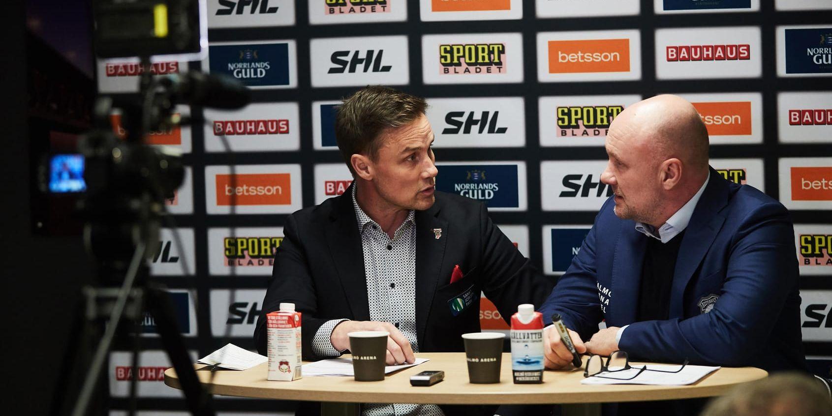 Frölundatränaren Roger Rönnberg (till vänster) och Malmötränaren Peter Andersson var inte överens om huruvida Simon Hjalmarssons tackling mot Malmöforwarden Emil Sylvegård var en huvudtackling eller inte.