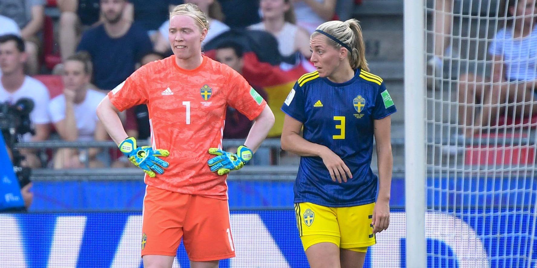 Hedvig Lindahl, vänster, och Linda Sembrant är båda klubblösa under VM. Frågan är om Sveriges succé kan ta dem till nya klubbar?