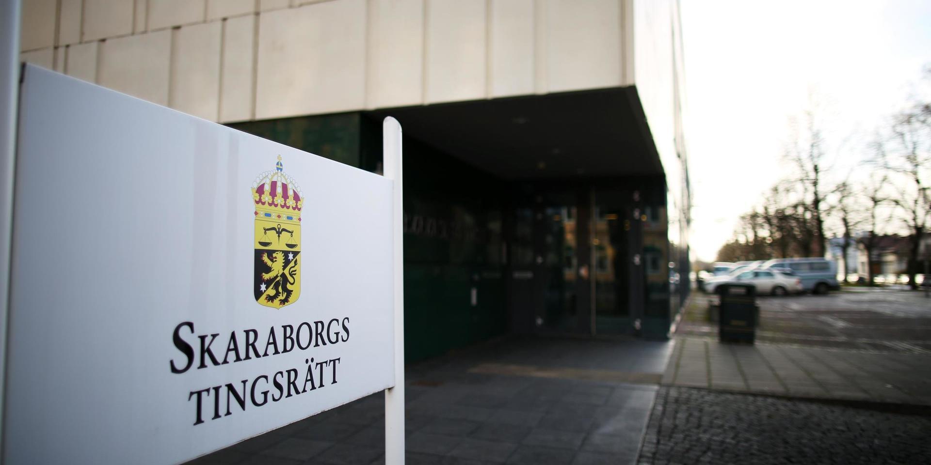 En kvinna i 40-årsåldern döms av Skaraborgs tingsrätt till fängelse i två år för bland annat grov trolöshet mot huvudman. Arkivbild.