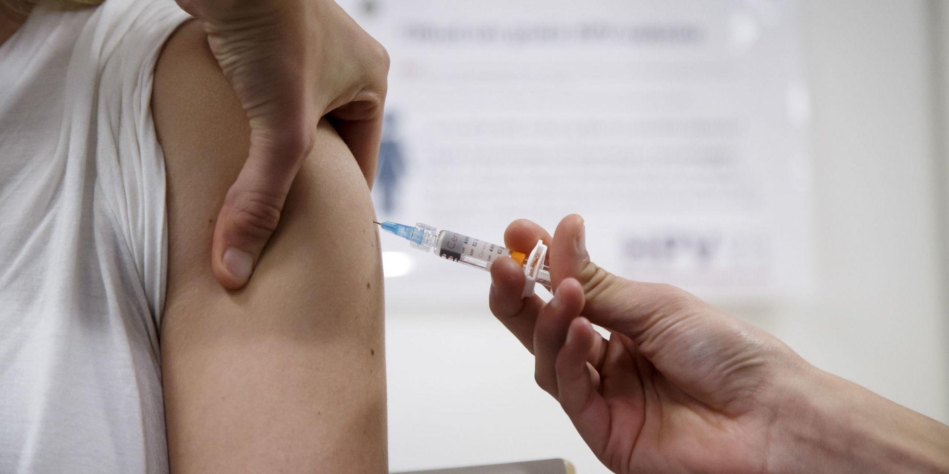 När det nya vaccinet kommer ut på marknaden föreslås det tas i samband med HPV-vaccinering. Arkivbild.