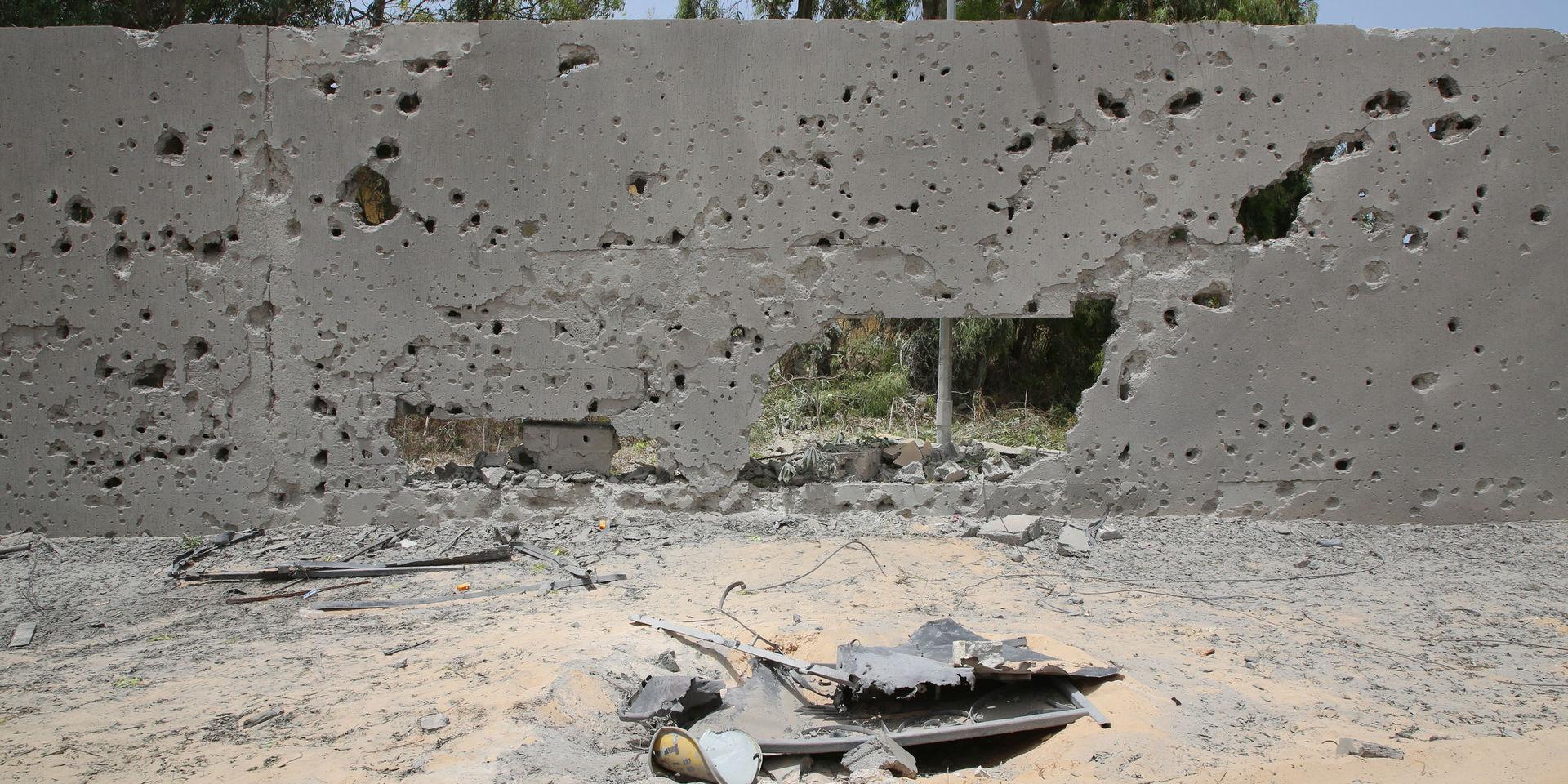 En mur som skadats i samband med strider i Libyen. Arkivbild.