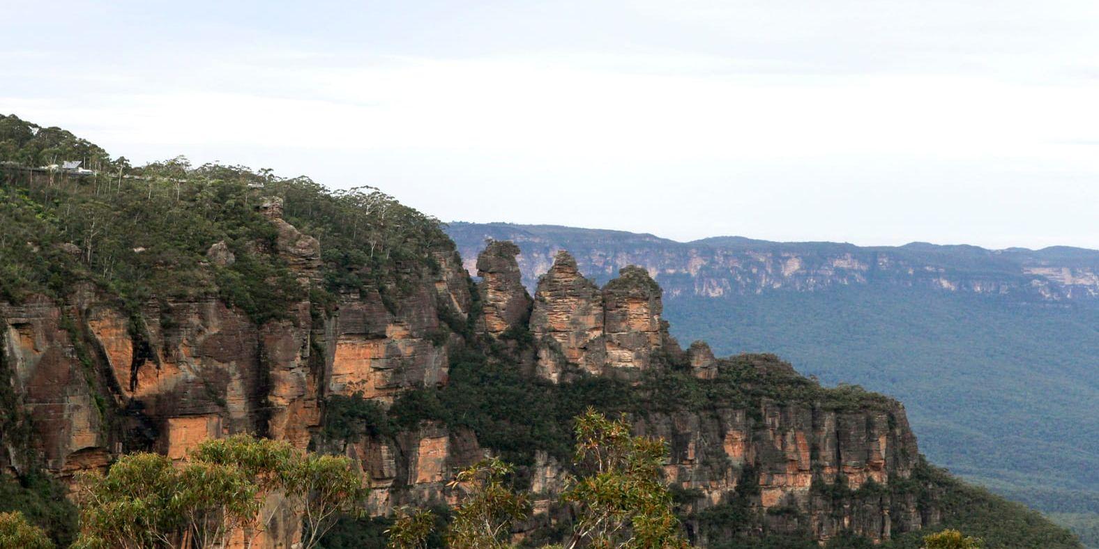 Bergskedjan Blue Mountains i sydöstra Australien kanske kan få en tunnel under sig. På bilden ett av bergskedjans mest kända landmärken, Three sisters. Arkivbild.