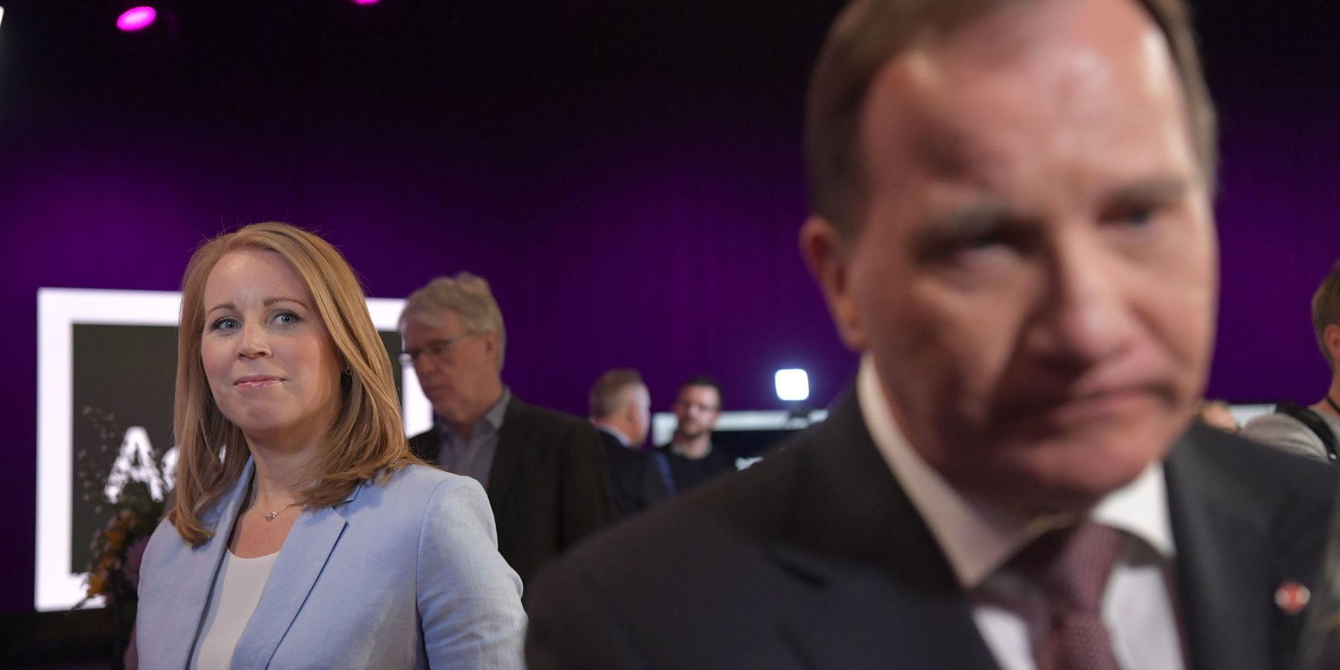 Både Annie Lööf (C) och statsminister Stefan Löfven (S) har fått minskat förtroende från väljarna det senaste året. 