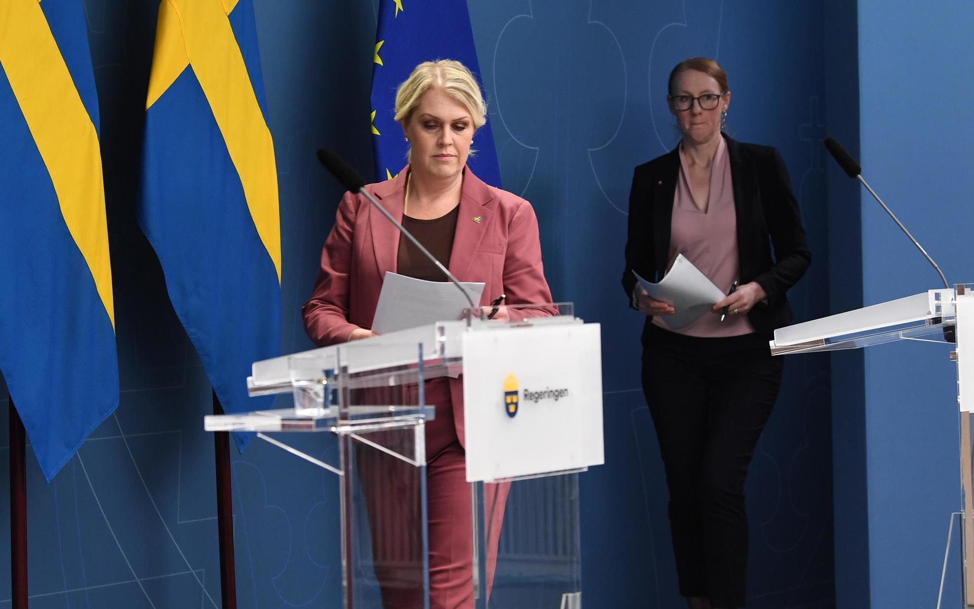 Socialminister Lena Hallengren (S) meddelade under torsdagen att alkoholförbudet på krogen efter klockan 20 förlängs. 